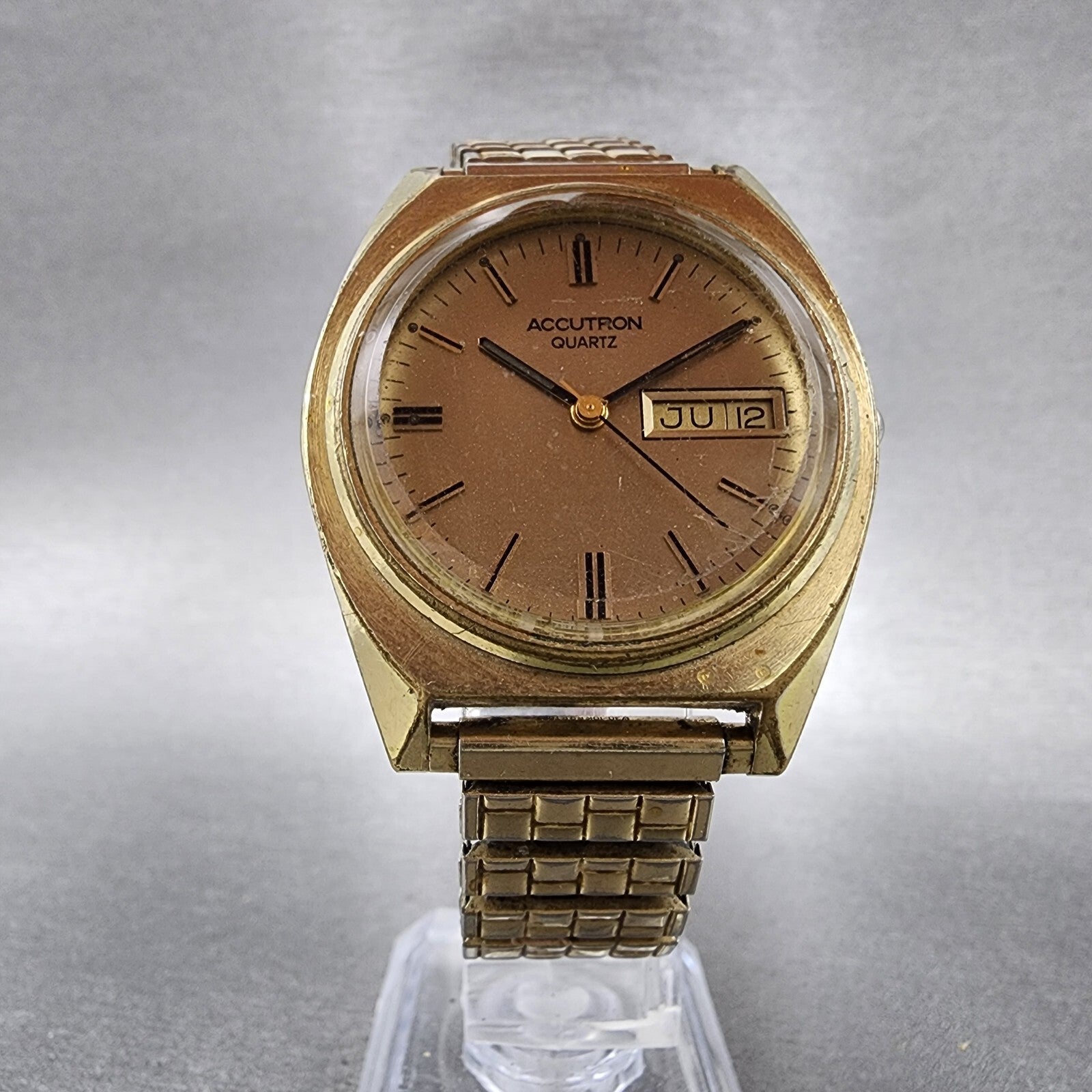 Bulova Accutron Watch Men 36mm Gold Dial Gold Tone Daydate 7256 PARTS6
