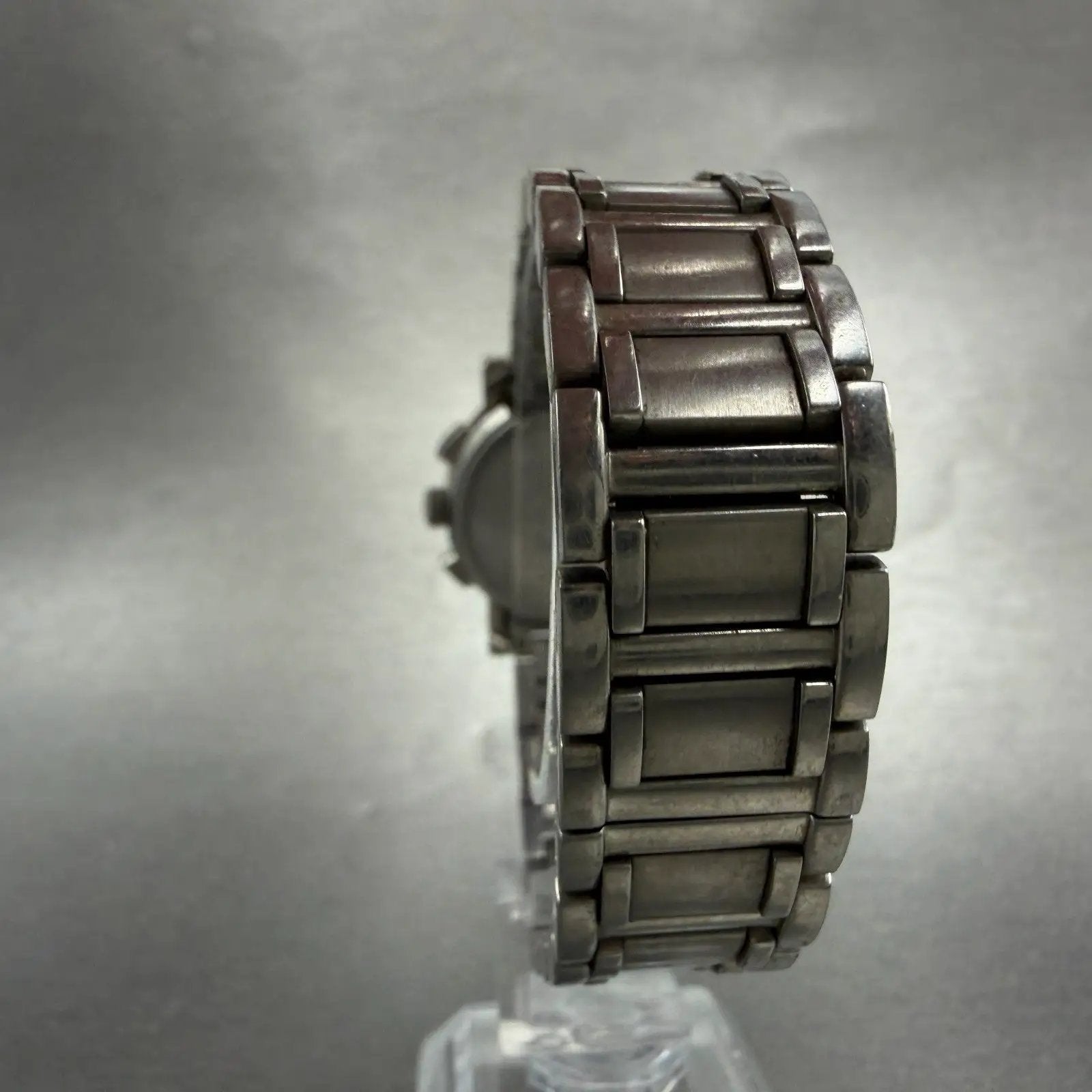 Bulova Chronograph Watch Women 30mm White Dial Silver Tone Date 96R19 New BattVE7
