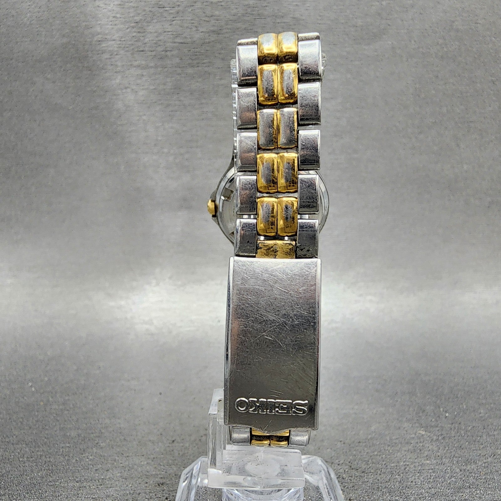 Seiko Sports 50 Watch Women 25mm Silver Dial Two ToneRound 7N820261 New Battery7