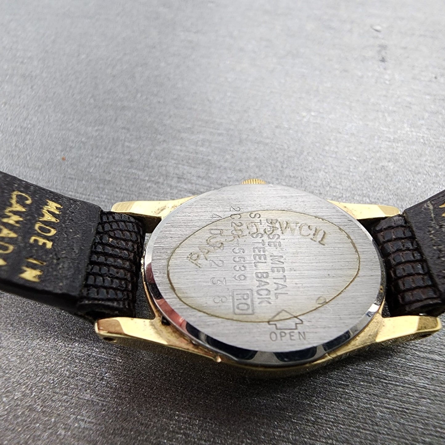 Seiko Watch Women 17mm Champagne Dial Gold Tone Oval 2c205539 New Battery9