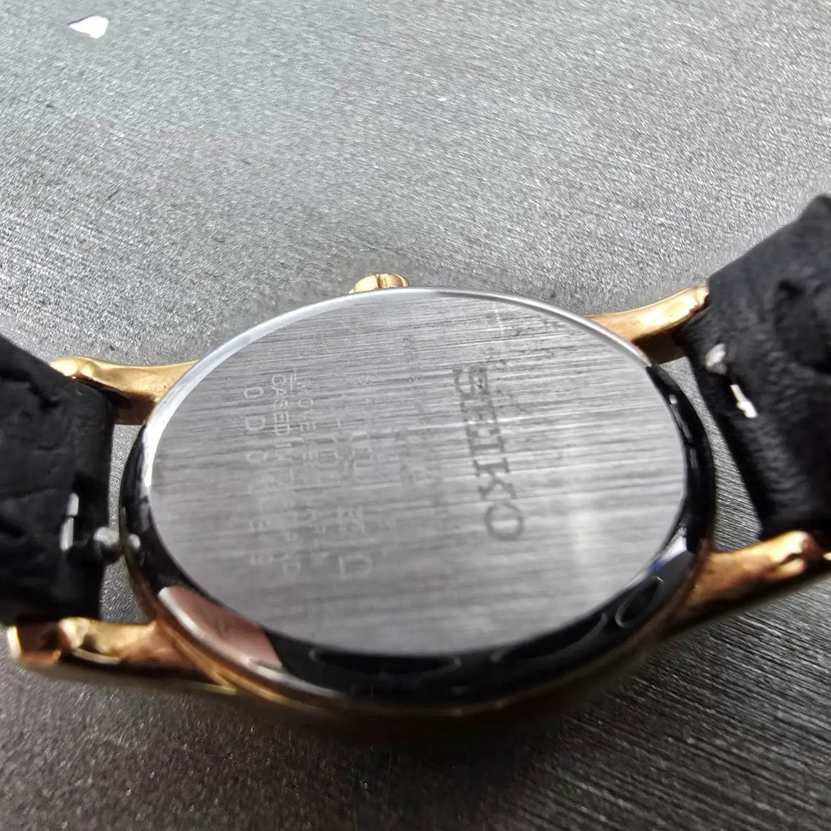 Seiko Lukia Solar Watch Women 20mm White Dial Rose Gold Oval V117-0CR0 Runs9