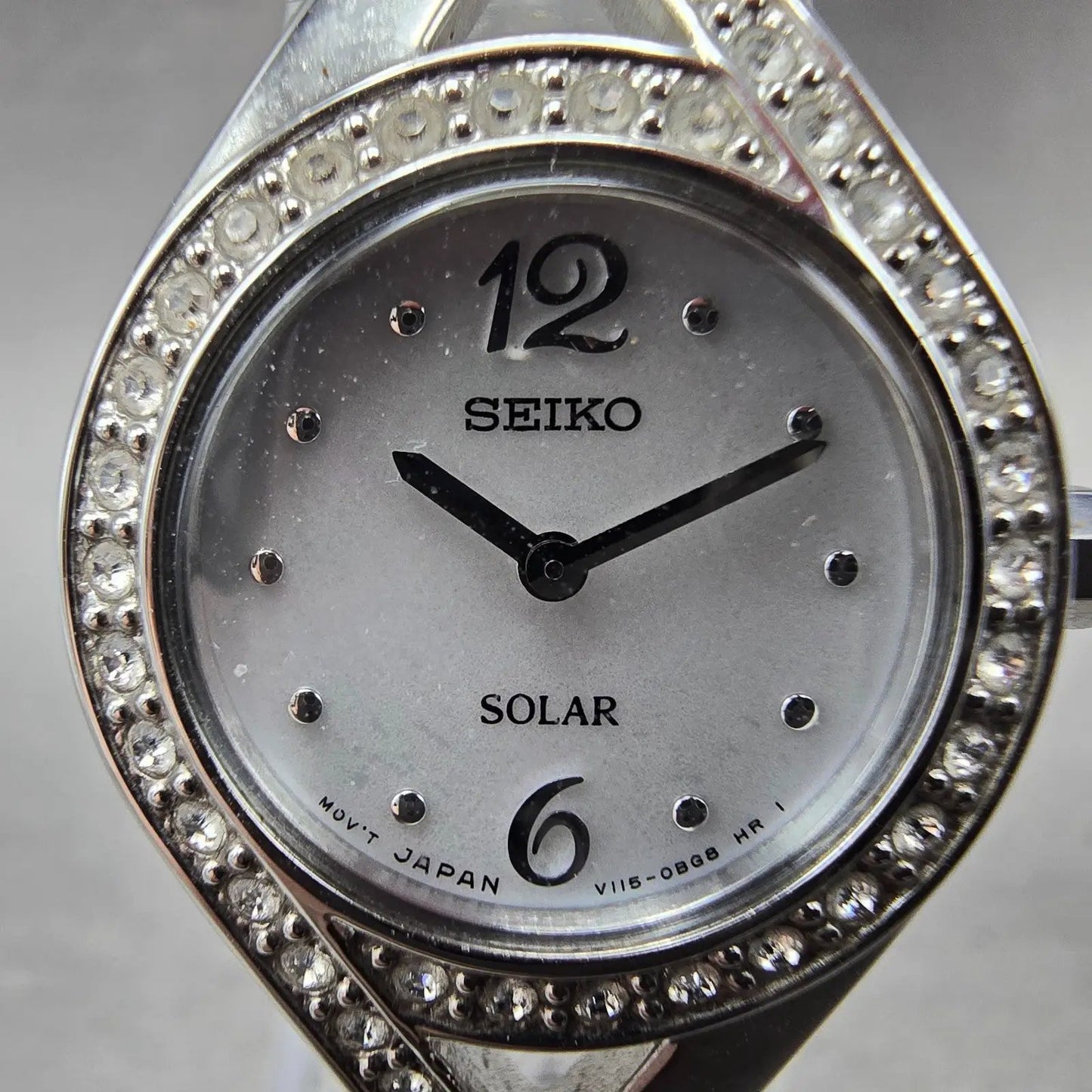 Seiko Solar Watch Women 23mm MOP Dial Silver Tone Round V115-0AP0 Runs1