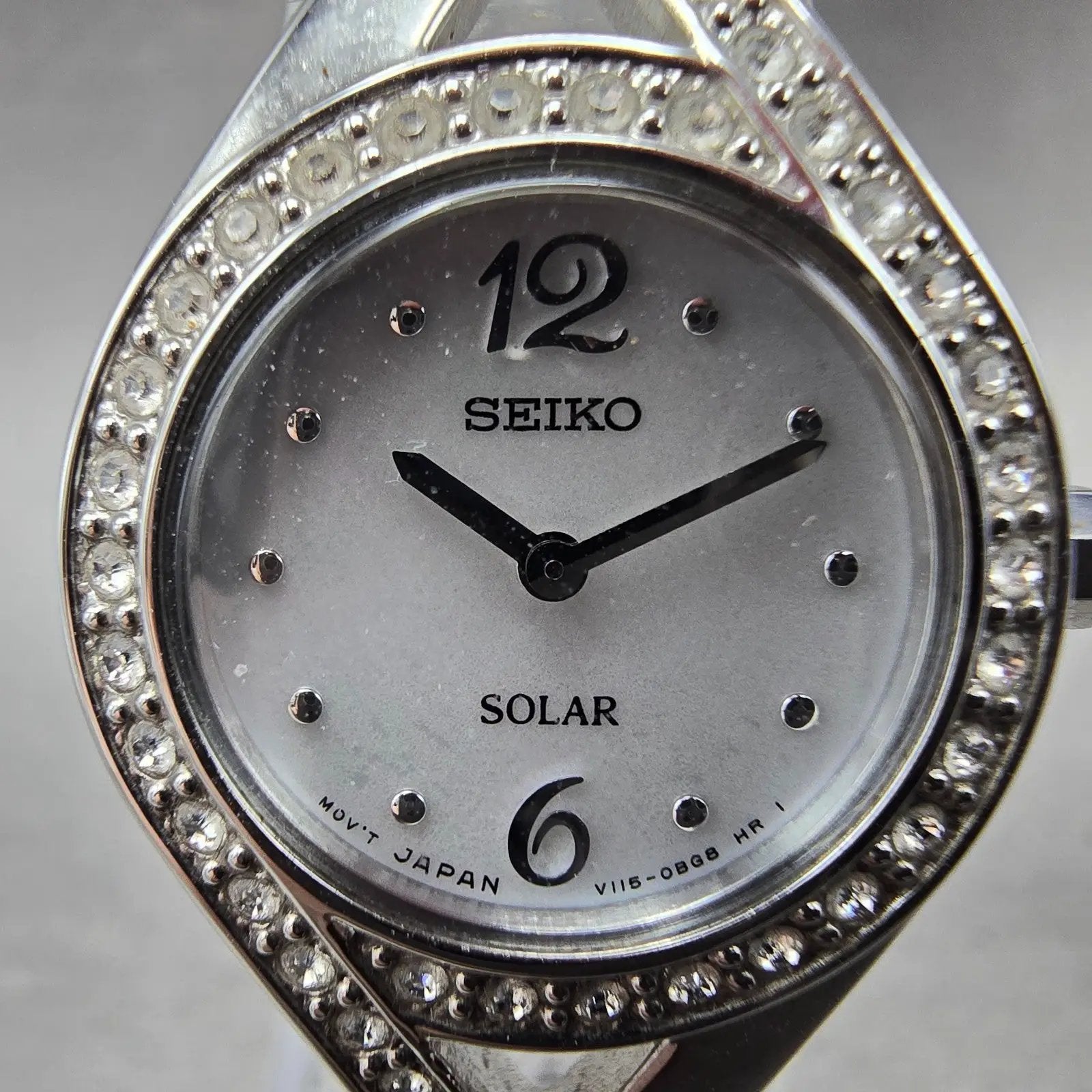Seiko Solar Watch Women 23mm MOP Dial Silver Tone Round V115-0AP0 Runs1