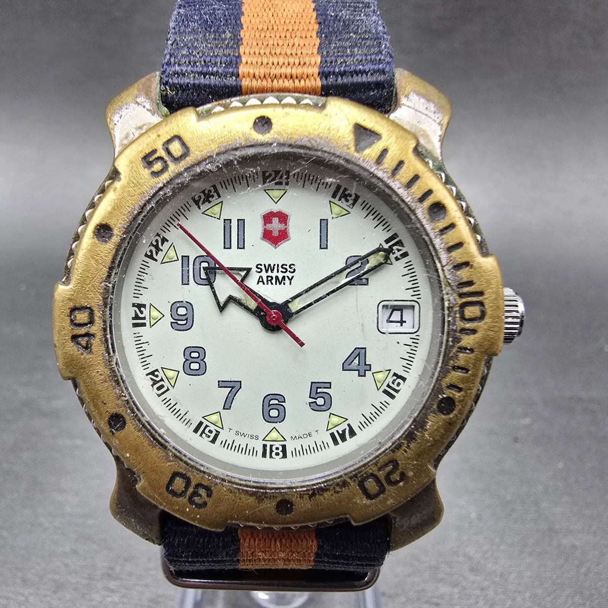 Victorinox Sprots Line Dive Watch Men 37mm Cream Dial Two Tone Date Round PARTS0