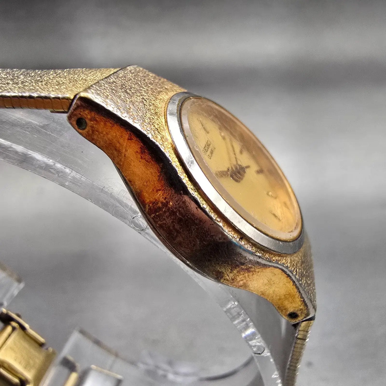 Seiko Watch Women 20mm Gold Dial Gold Tone Round 8Y21-0029 New Battery Vintage3