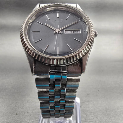 Citizen CQ Watch Men 35mm Gray Dial Silver Tone Daydate 6100-R01037 New Battery5