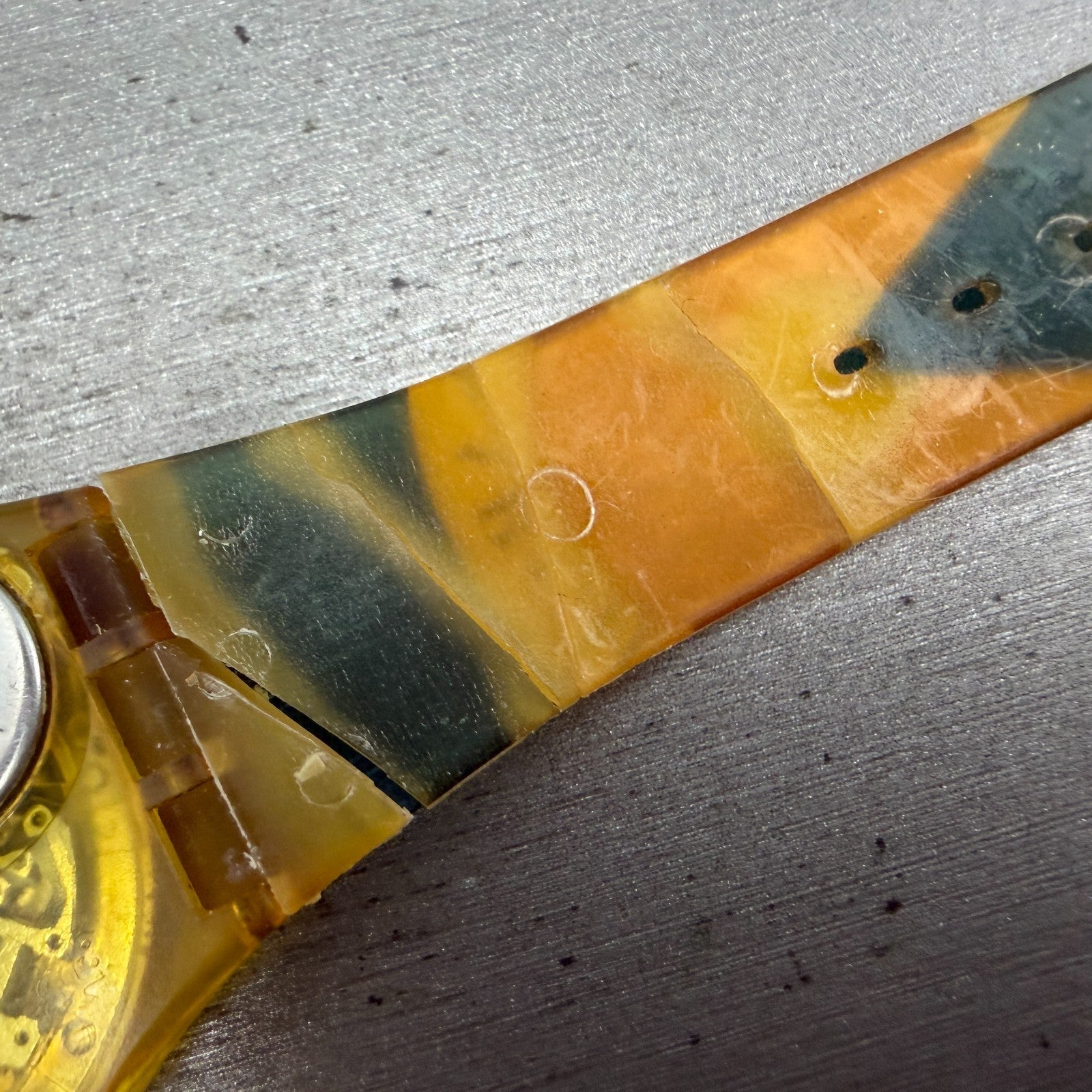 Swatch SnowWhite Watch Unisex 34mm Silver Dial Yellow Case READ!! New Batt GK10413