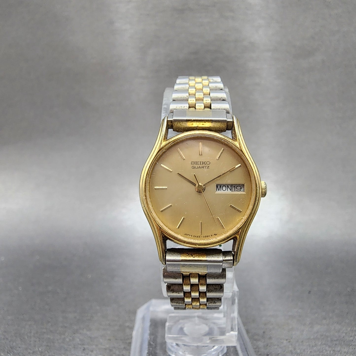 Seiko Watch Women 22mm Champagne Dial Gold Tone Daydate 2a230139 New Battery5
