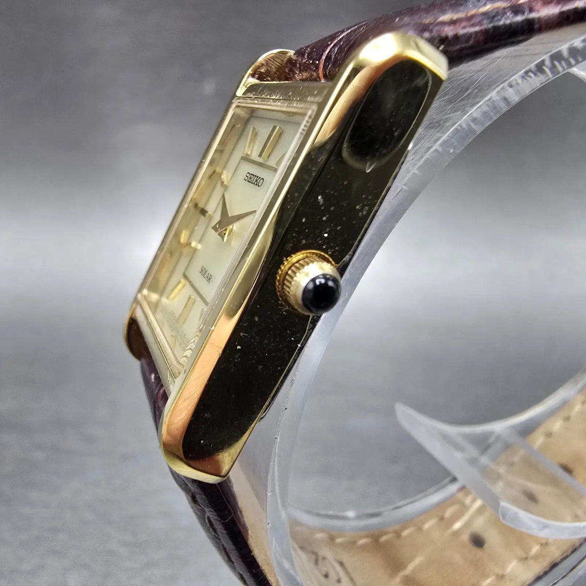 Seiko Solar Tank Watch Women 18mm Champagne Dial Gold Tone V115-0BD0 Runs JP2