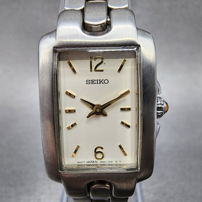 Seiko Vivace Tank Watch Women 19mm White Dial Two Tone 4n015099 New Battery1
