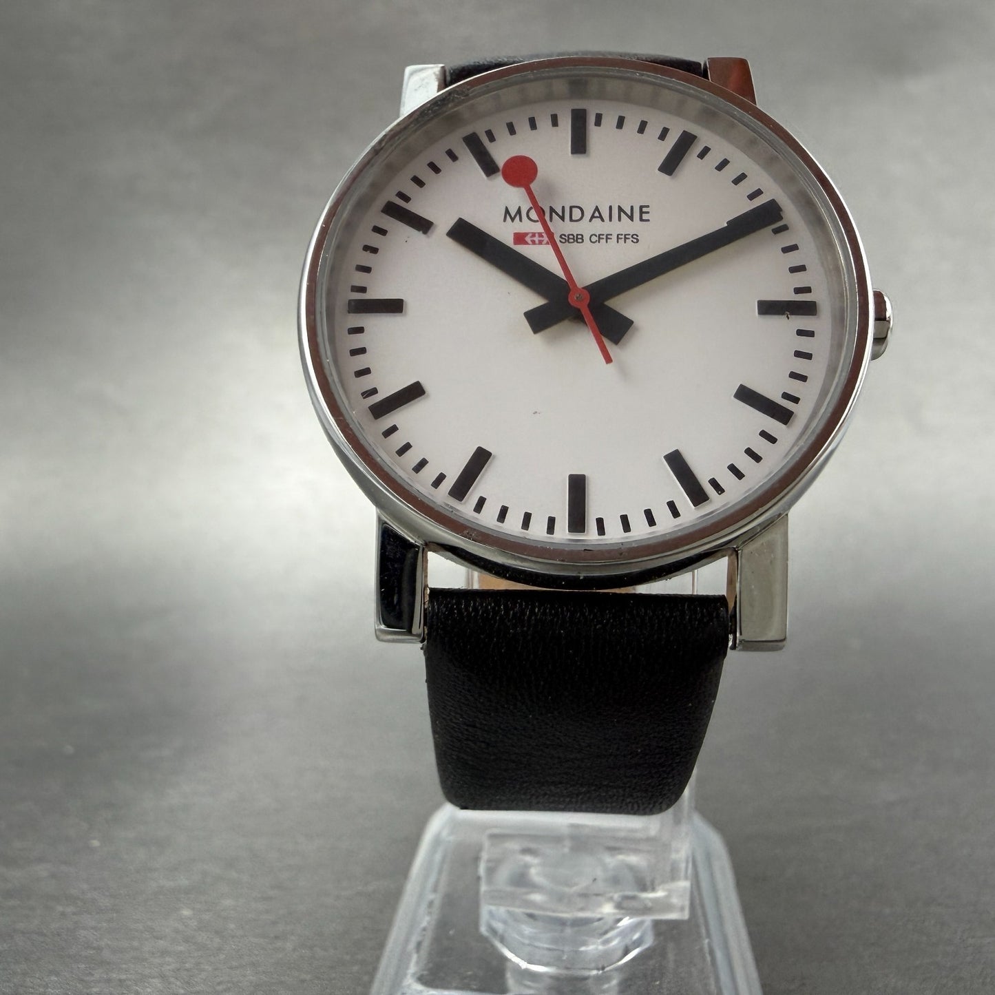 Mondaine Watch Men 35mm White Dial Steel Round Leather Band New Battery5