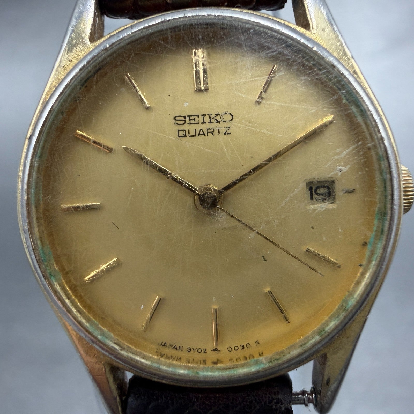 Seiko Watch Women 23mm Champagne Dial Gold Tone Round Date 3Y02-0020 New Battery1