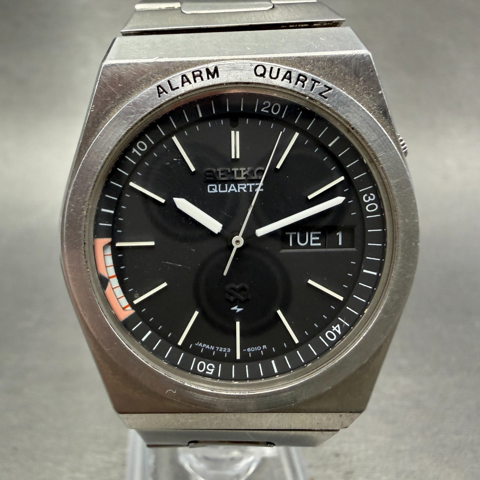 Seiko SQ Alarm Watch Men 36mm Black Dial Silver Tone Daydate 7223-6019 New Batt0