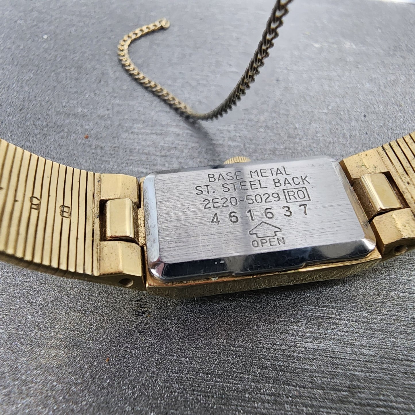 Seiko Tank Watch Women 12mm Champagne Dial Gold Tone 2e206259 New Battery9