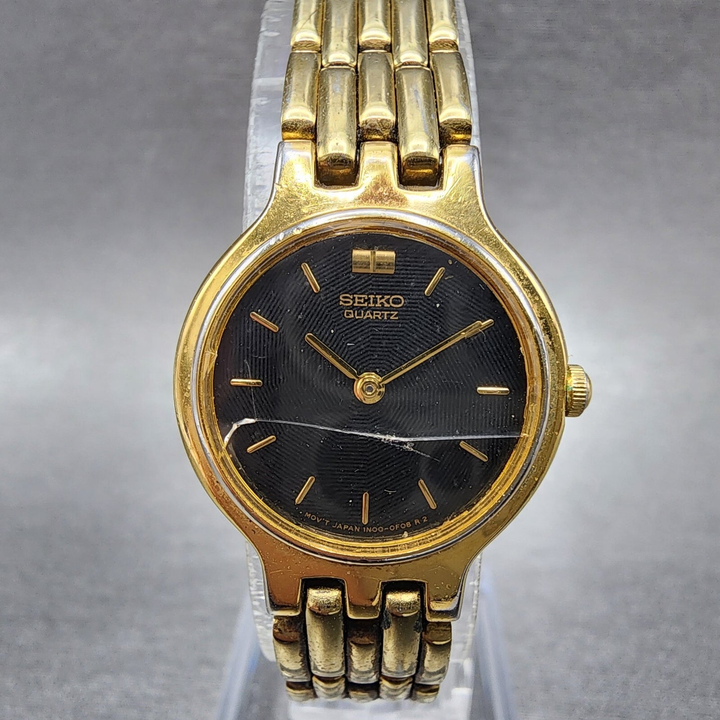 Seiko Watch Women 22mm Black Dial Gold Tone Round 1N000A99 CRACKED New Battery0
