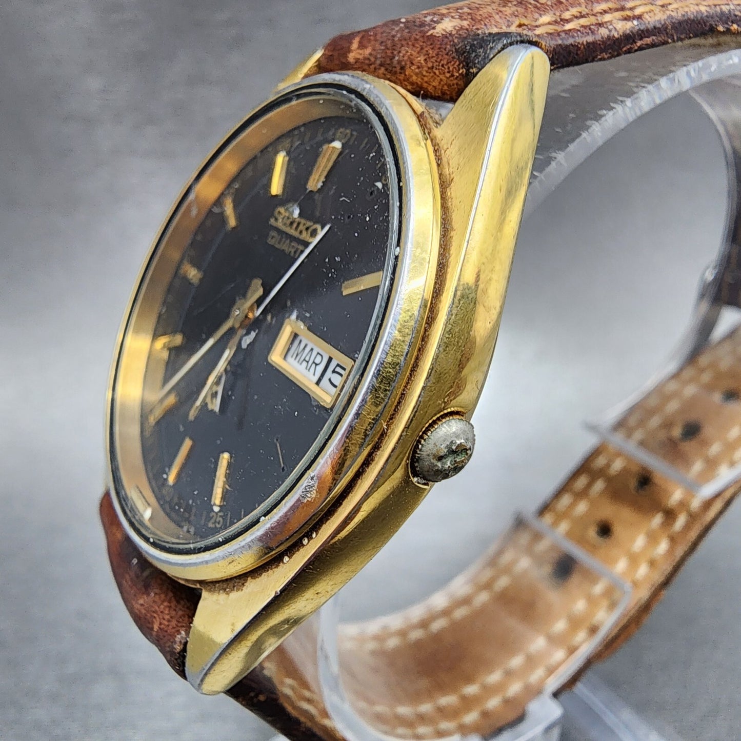Seiko SQ Watch Men 35mm Black Dial Gold Tone Daydate Round 5Y238A19 PARTS3