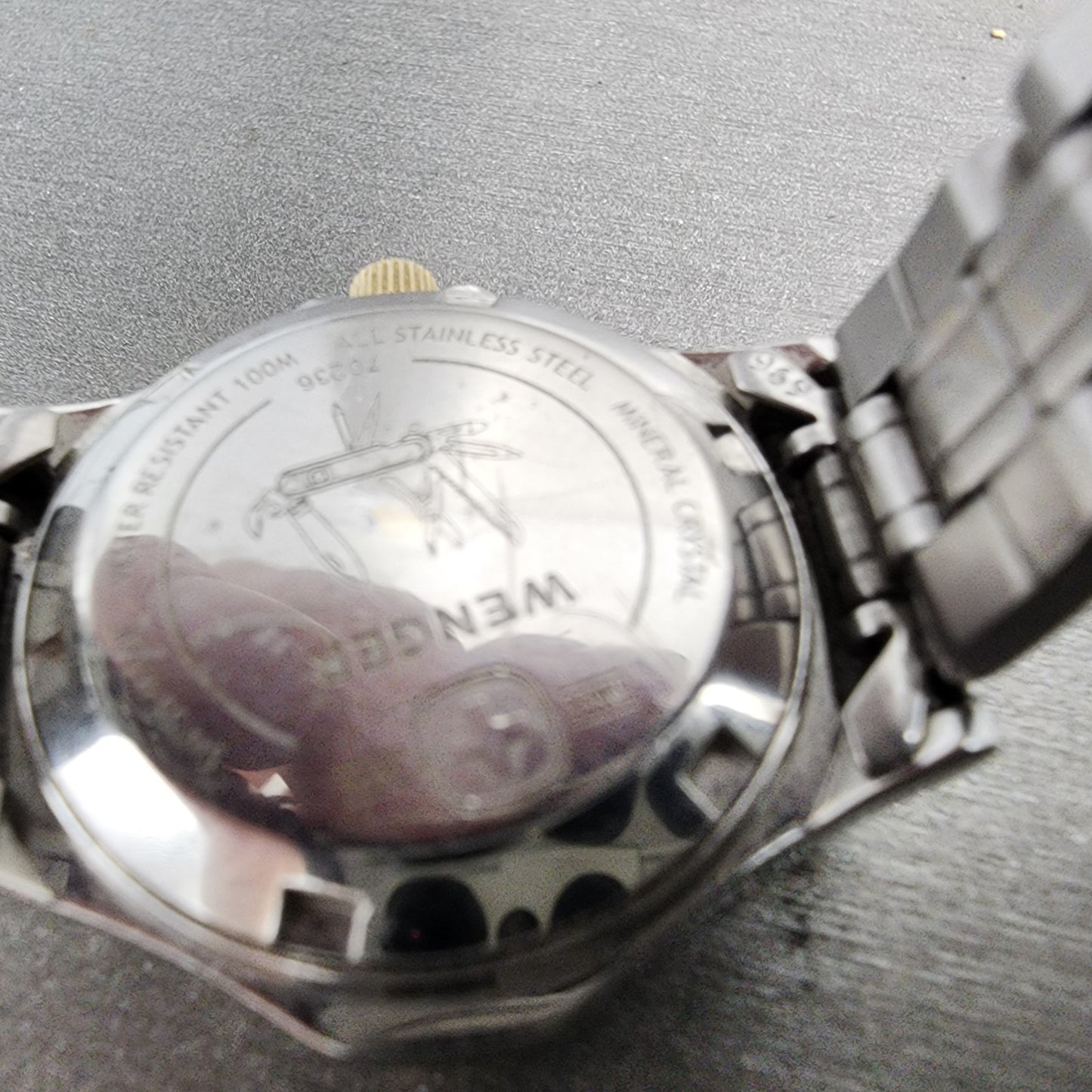 Wenger Watch Women 28mm MOP Dial Two Tone Date Round 70236 New Battery9