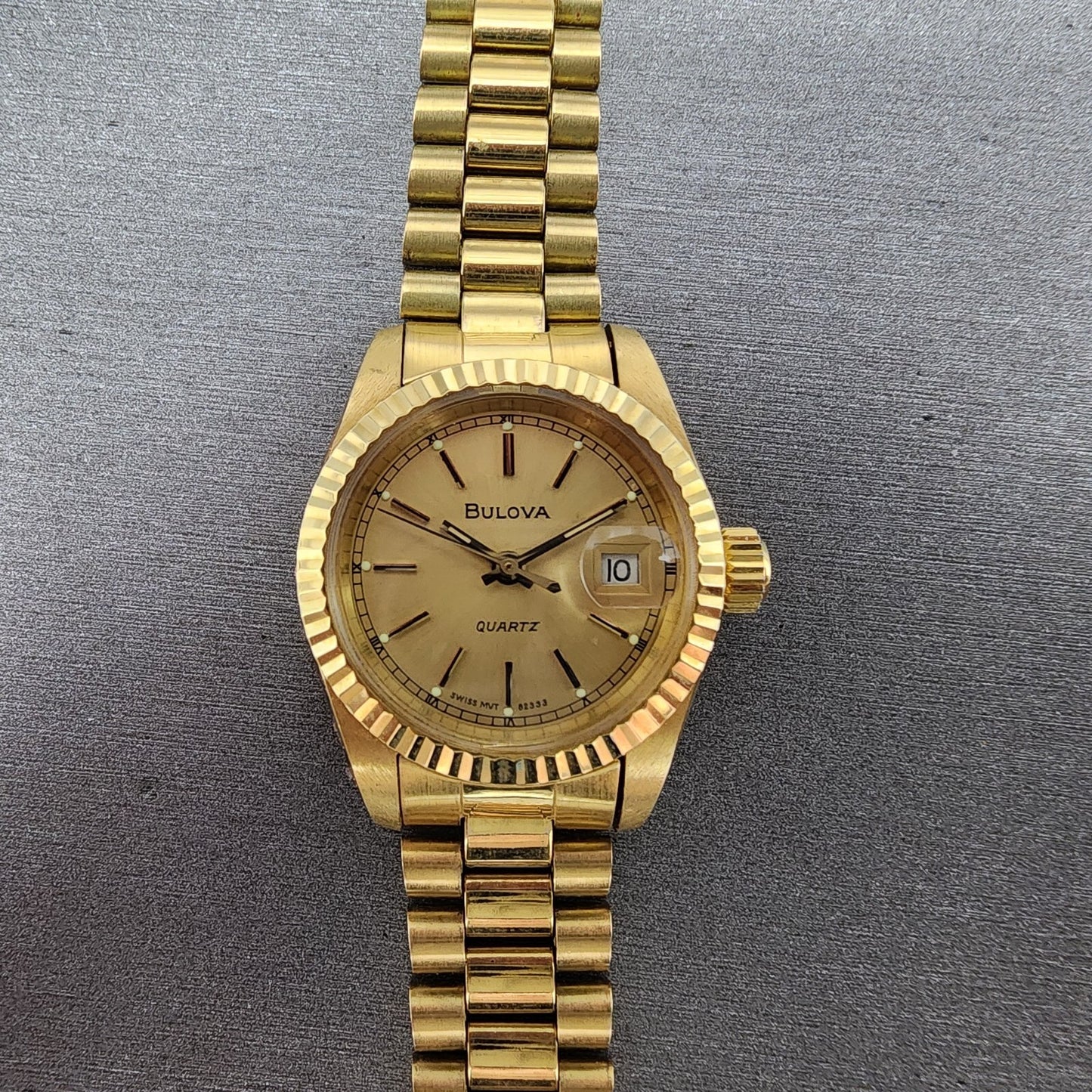 Bulova Watch Women 26mm Gold Dial Gold Tone Date Round BROKEN BAND New Battery0