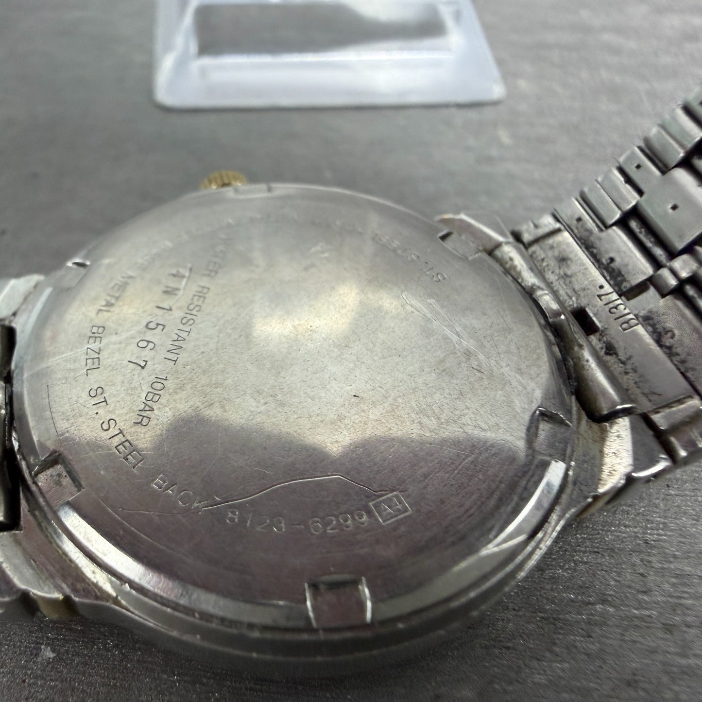 Seiko SQ Watch Men 33mm Silver dial Two Tone Round Daydate 8123-6299 New Batt 5T9