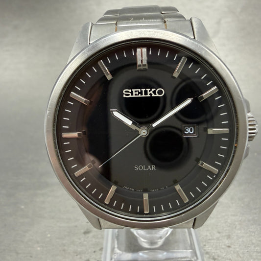 Seiko Solar Watch Men 39mm Black Dial Silver Tone Date Round V147-0AF0 Runs0