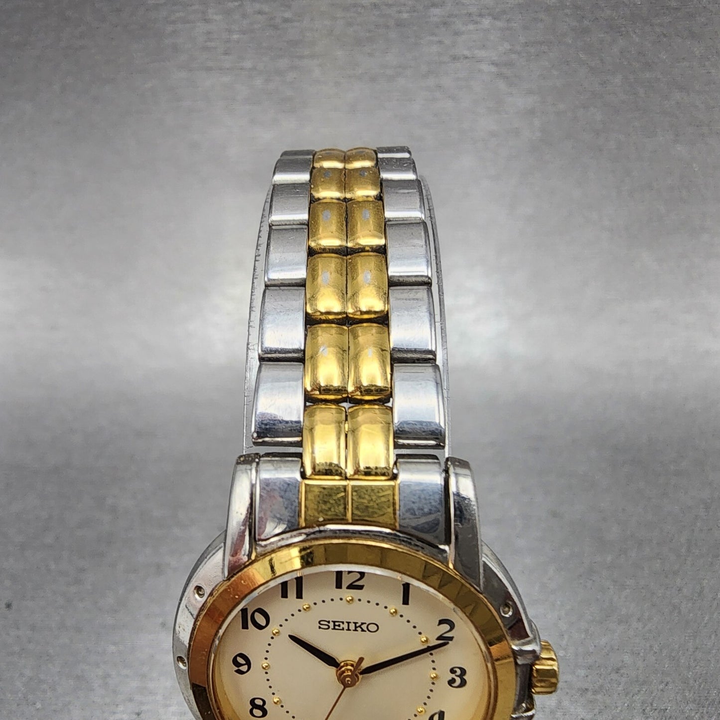 Seiko Watch Women 25mm Cream Dial Two Tone Round 1N01-0J09 New Battery A123
