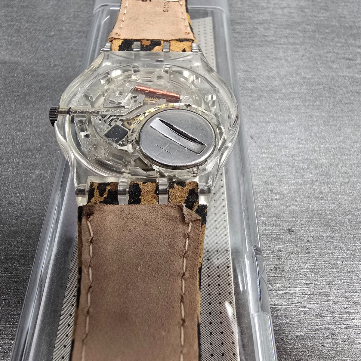 Swatch OONGAWAH! Watch Men 34mm Green Dial Clear Case GK193 New Battery NOS13