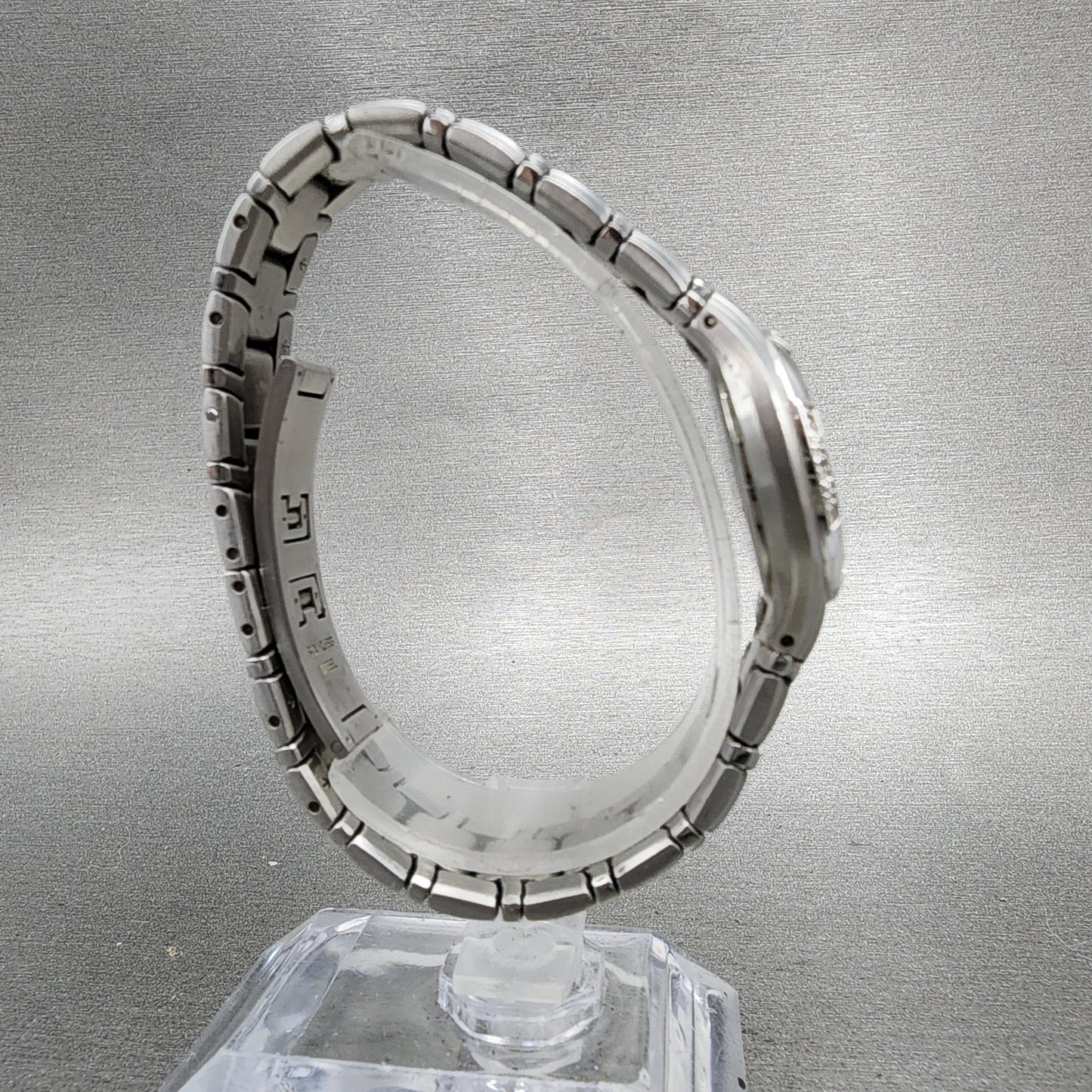 Bulova Watch Women 26mm MOP Dial silver Tone Date Round 96R20 New Battery8