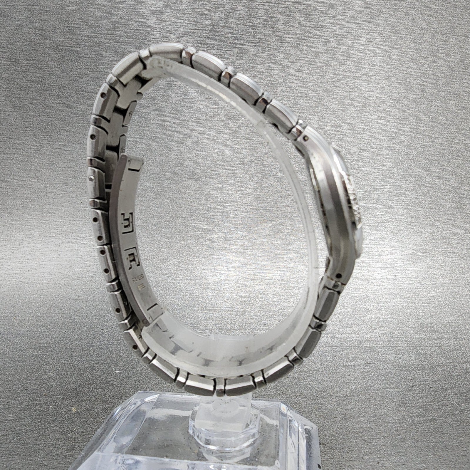Bulova Watch Women 26mm MOP Dial silver Tone Date Round 96R20 New Battery8
