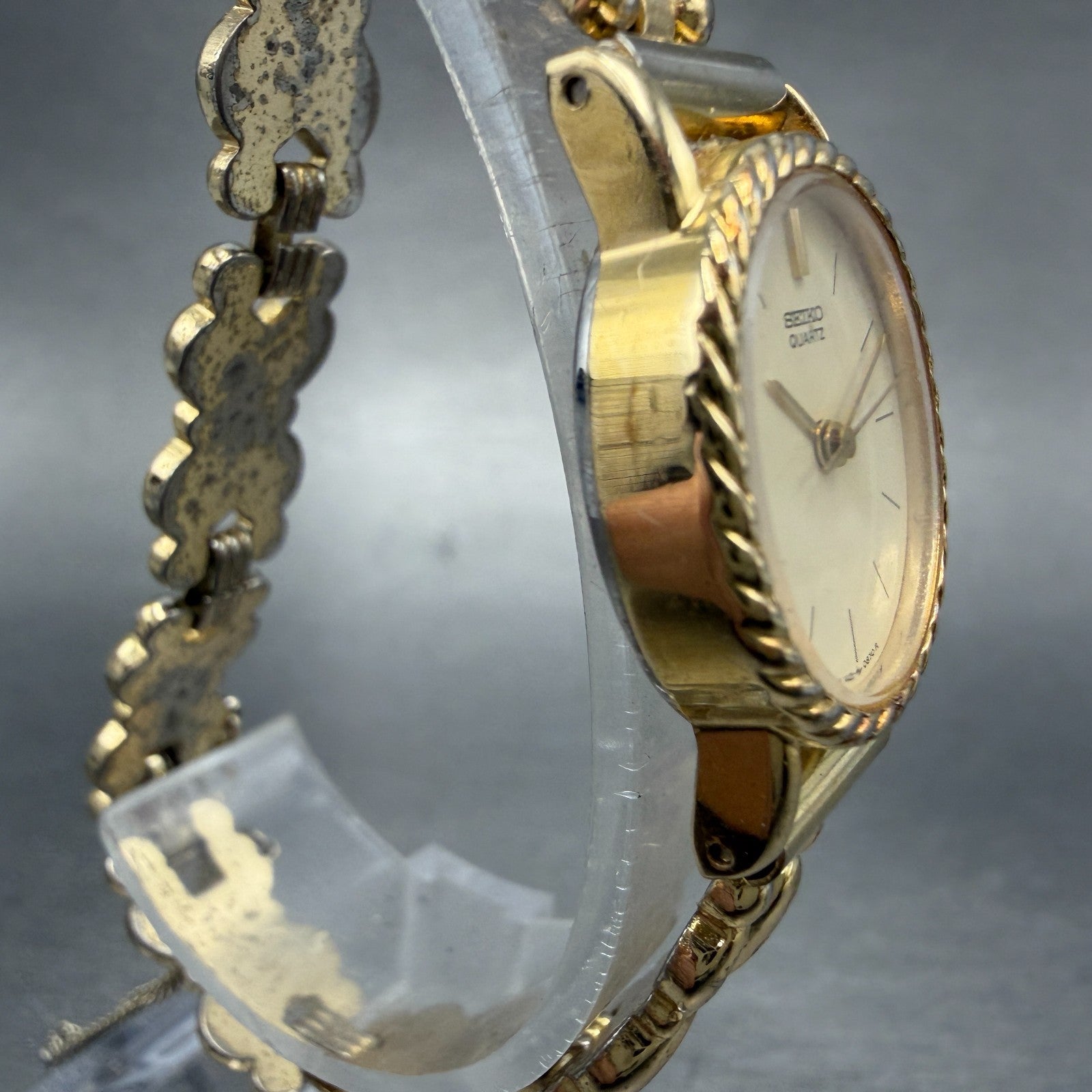 Seiko Watch Women 19mm Champagne Dial Gold Tone Oval 1421-5510 New Battery VTG3