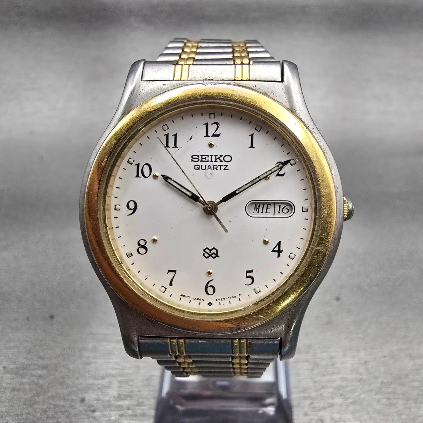 Seiko SQ Watch Men 35mm White Dial Two Tone Daydate Round 5Y23-7089 New Battery0