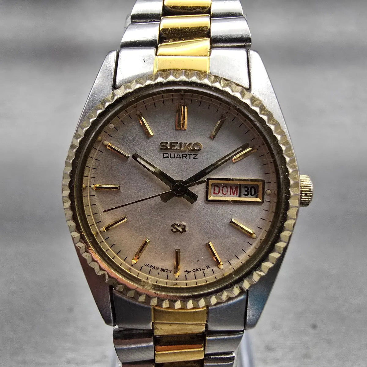 Seiko SQ Watch Women 24mm Silver Dial Two Tone Daydate Round 3E23-0A69 New Batt0