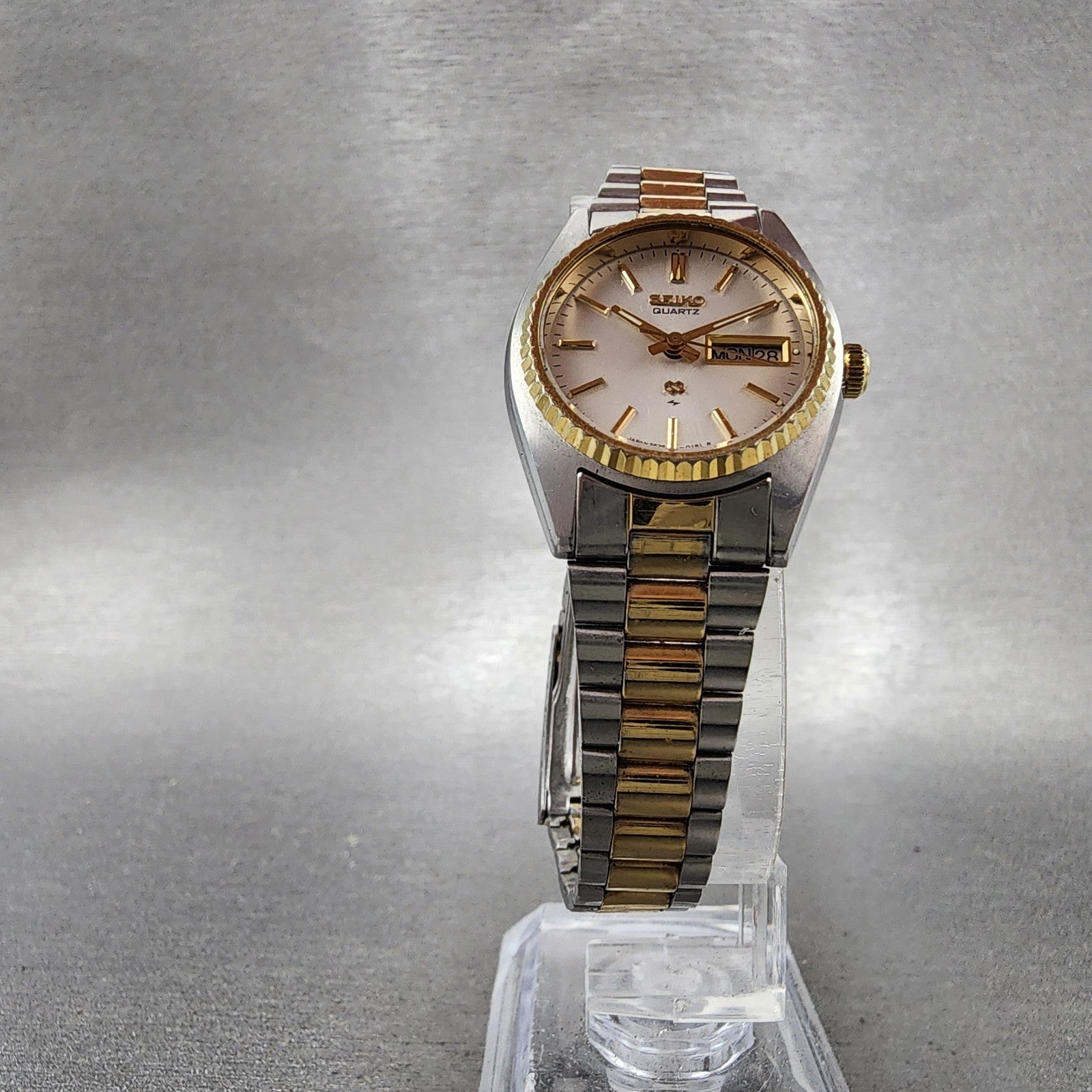 Seiko SQ Watch Women 25mm White Dial Two Tone Round 26260159 New Battery VTG5