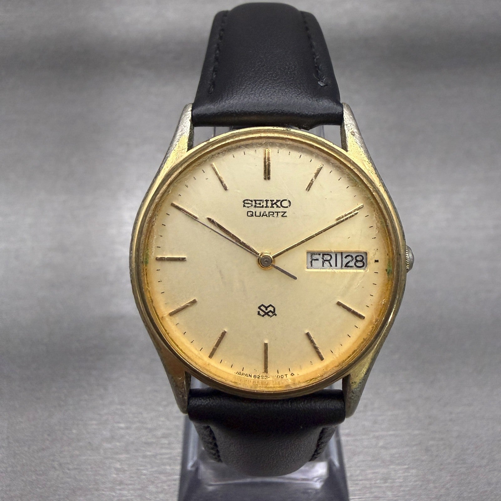 Seiko SQ Watch Men 32mm Champagne Dial Gold Tone Daydate Round 8223-70S9 New Bat0