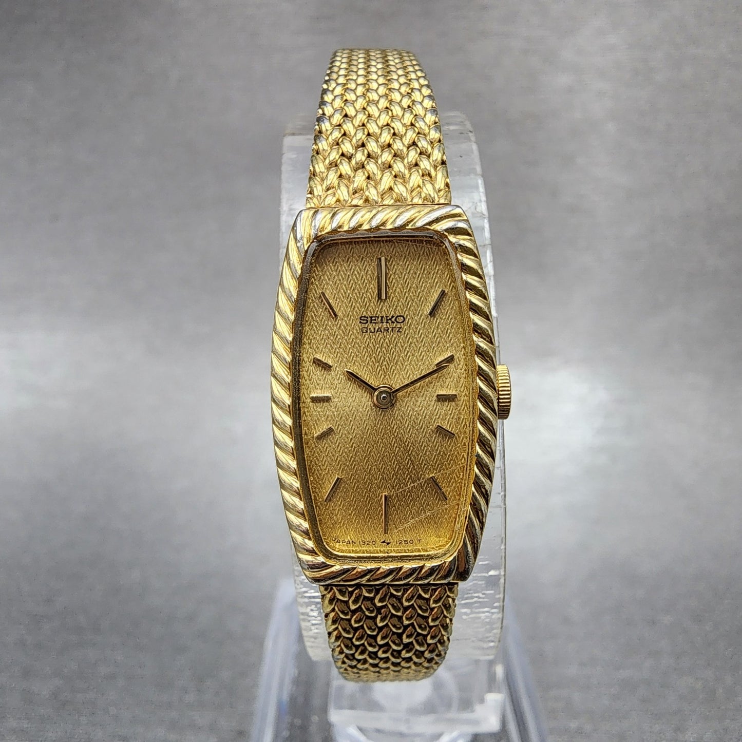 Seiko Tank Watch Women 14mm Champagne Dial Gold Tone 13205959 New Battery0