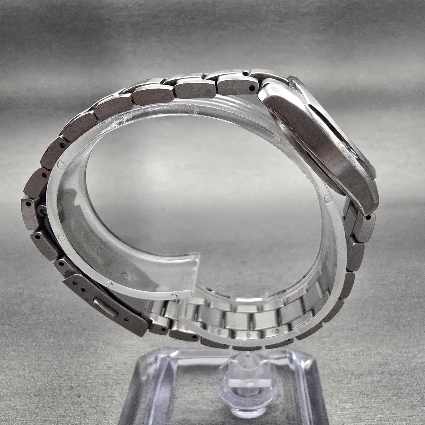 Citizen Eco-Drive Watch Women 27mm Black Dial Titanium Date E011-S068479 Works8