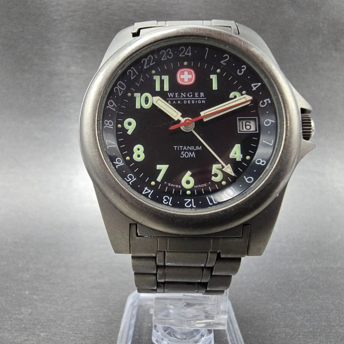 Wenger SAK Design GMT Watch Men 37mm black Dial Titanium Date 097.0665 PARTS6