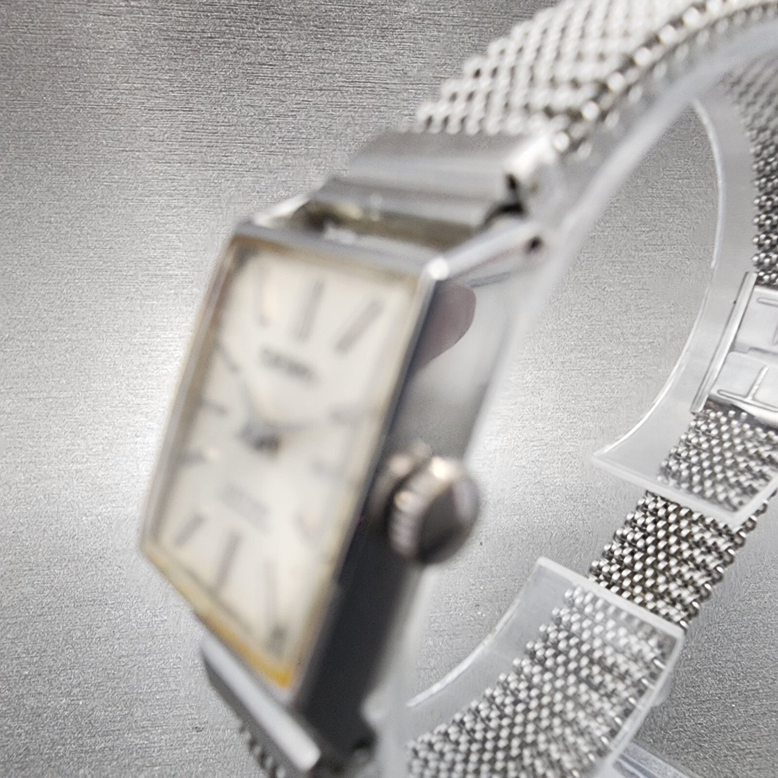 Seiko Queen Seiko Tank Watch Women 16mm White Dial Silver Tone Rectangle Runs2