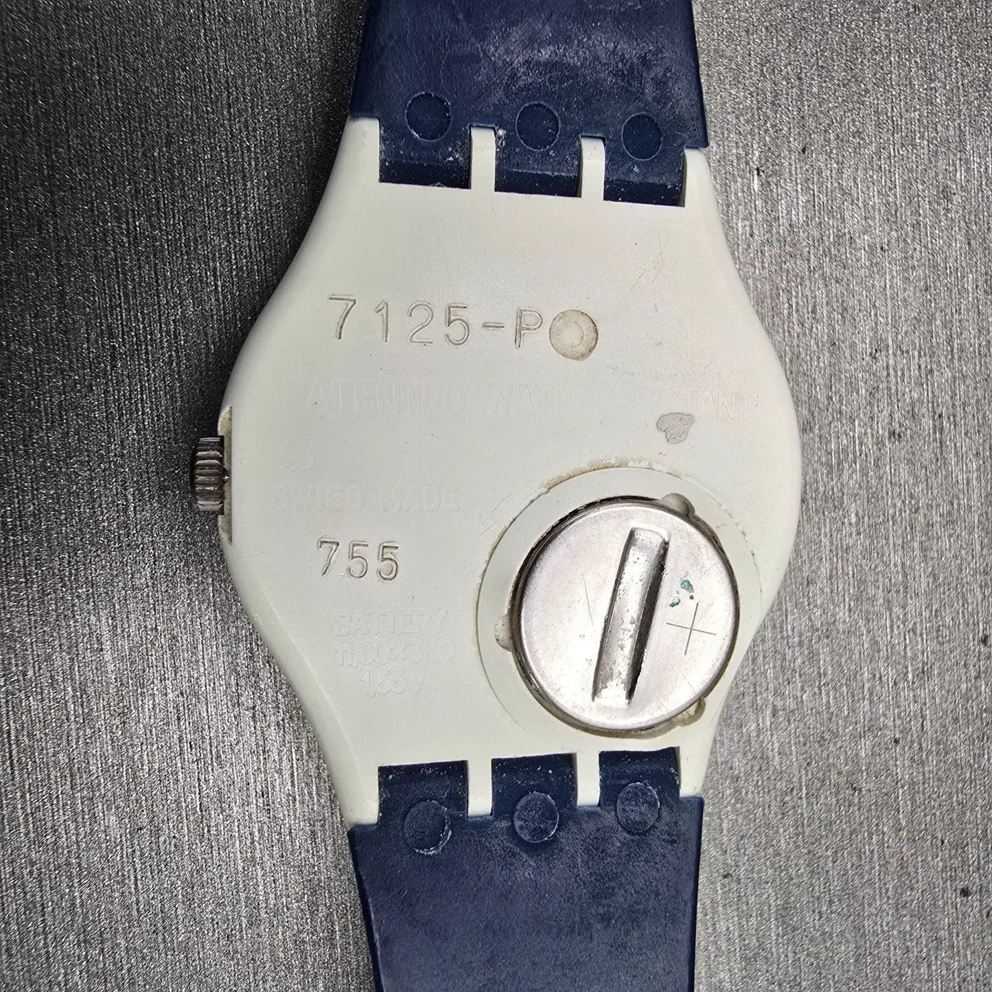 Swatch Gent Newport Two Watch Men Blue Dial White Tone Round GW108 New Battery10