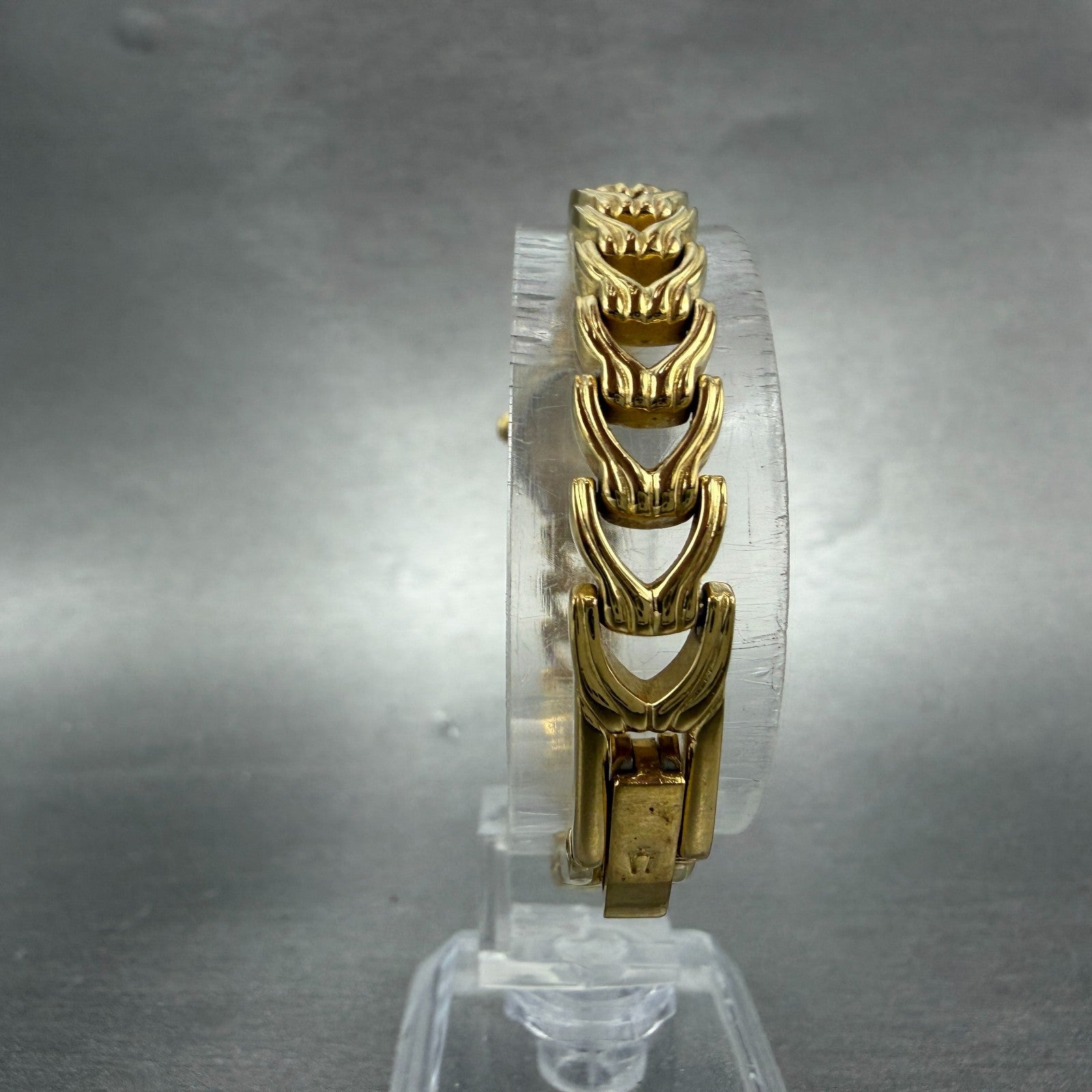 Bulova Watch Women 17mm White Dial Gold Tone Oval 97T70 New Battery Vintage7