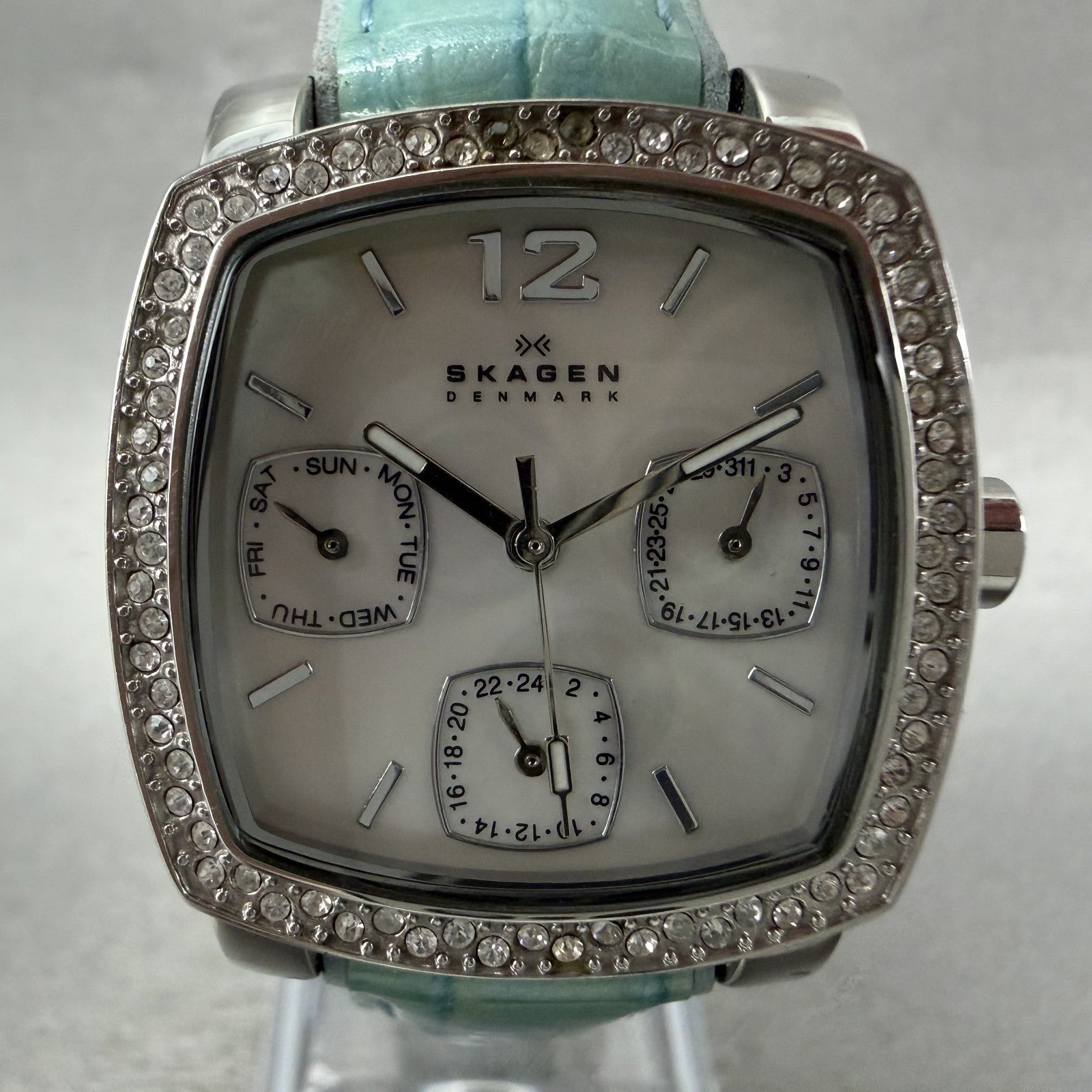 Skagen Watch Women 30mm MOP Dial Silver Tone Daydate Rectangle New battery1