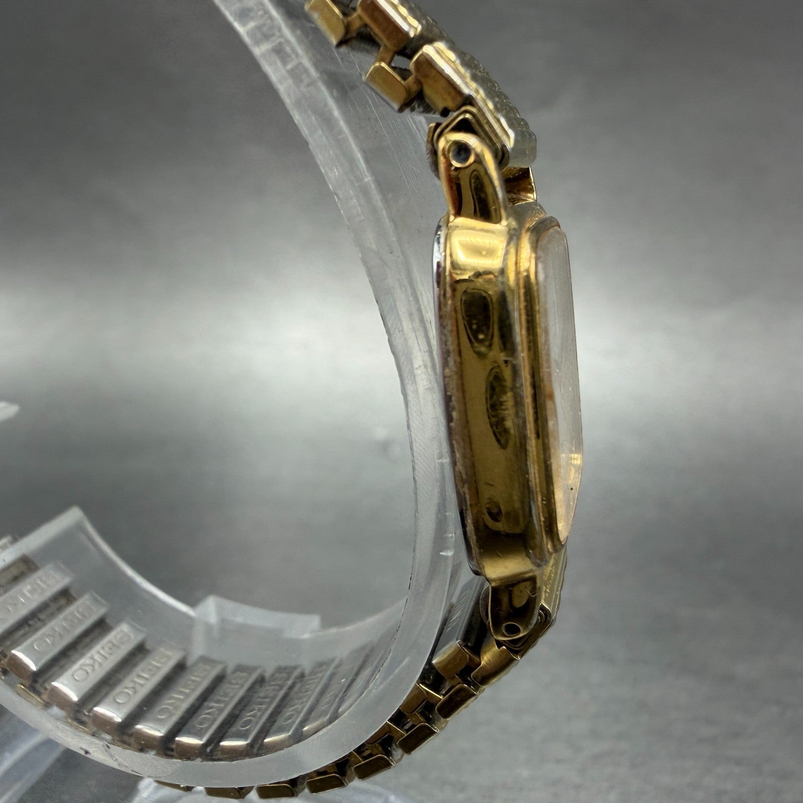 Seiko Watch Women 18mm White Dial Gold Tone Rectangle 1N00-5K29 New Battery 5193