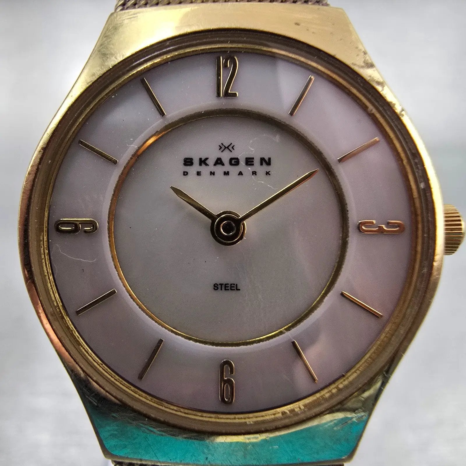 Skagen Denmark Watch Women 24mm MOP Dial Gold Tone Round 233XSGG New Battery1
