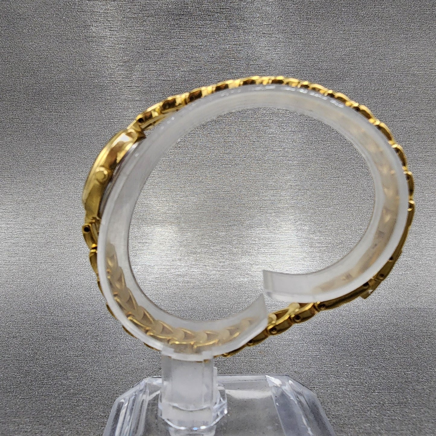 Bulova Watch Women 17mm White Dial Gold Tone Oval 97T70 New Battery6