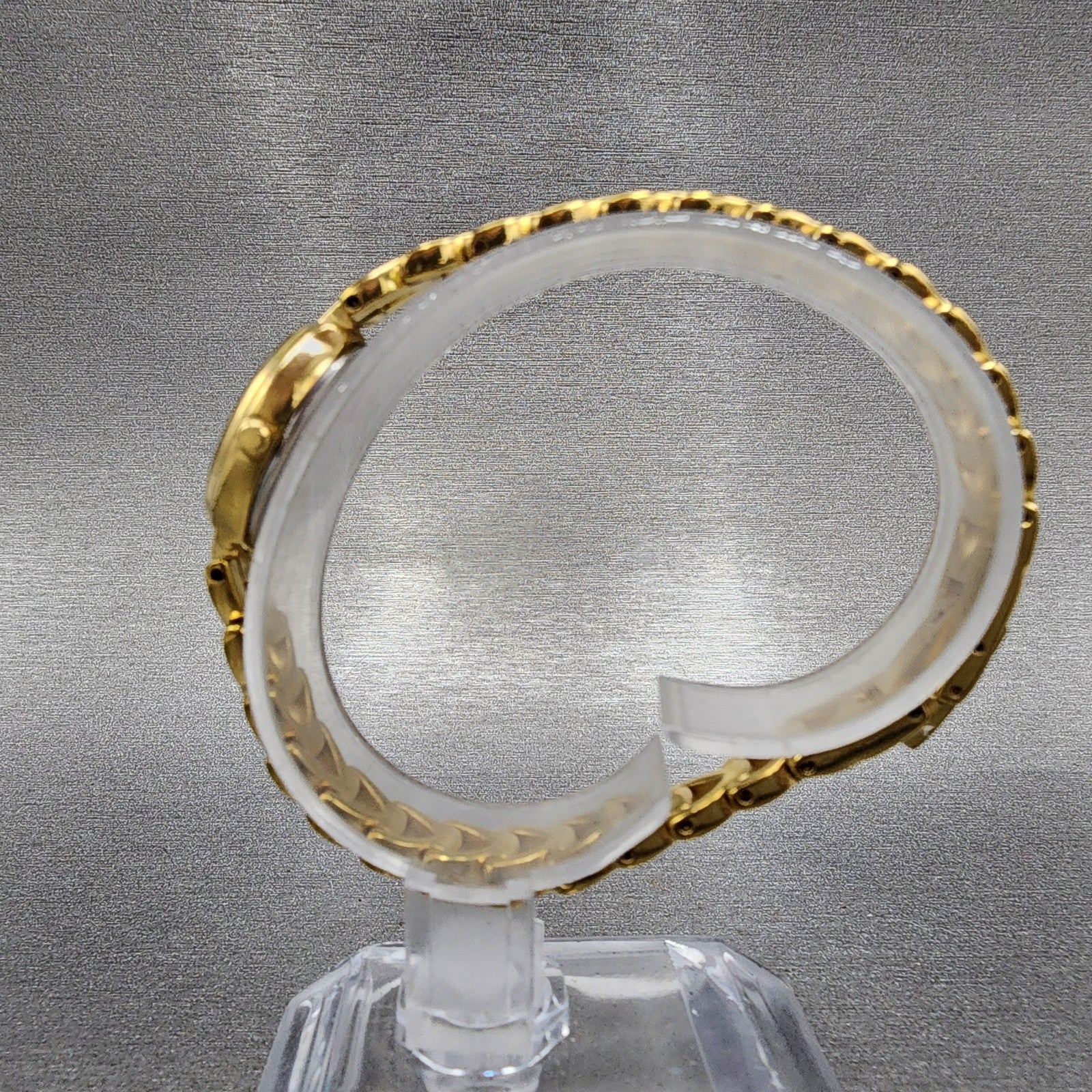 Bulova Watch Women 17mm White Dial Gold Tone Oval 97T70 New Battery6
