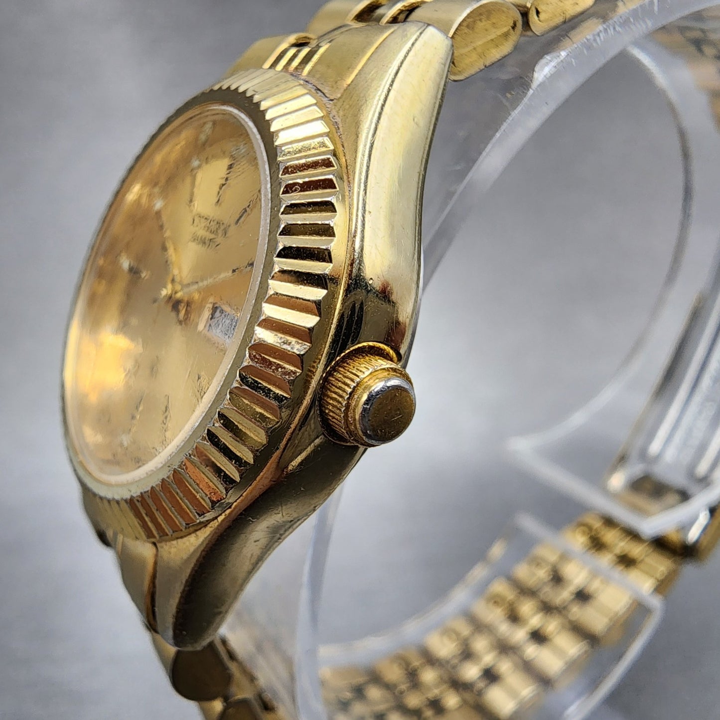 Citizen CQ Watch Women 25mm Champagne Dial Gold Tone Daydate 1002R15101 NewBat2