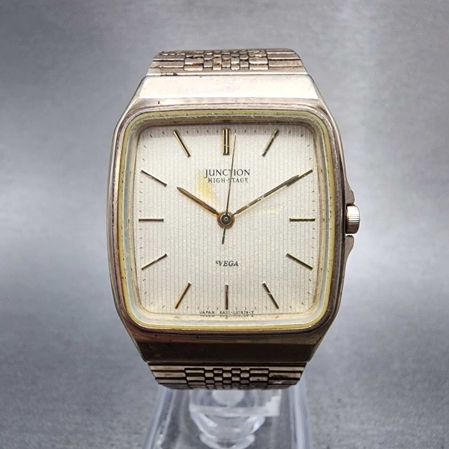 Vega Junction Tank Watch Men 29mm Cream Dial Gold Tone Rectangle New Battery0