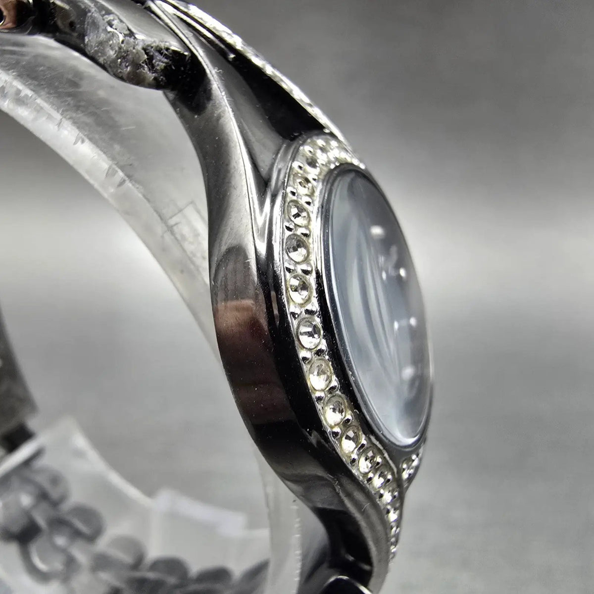 Seiko Solar Watch Women 23mm Black Dial Black Tone Round Crystal Bezel Runs3