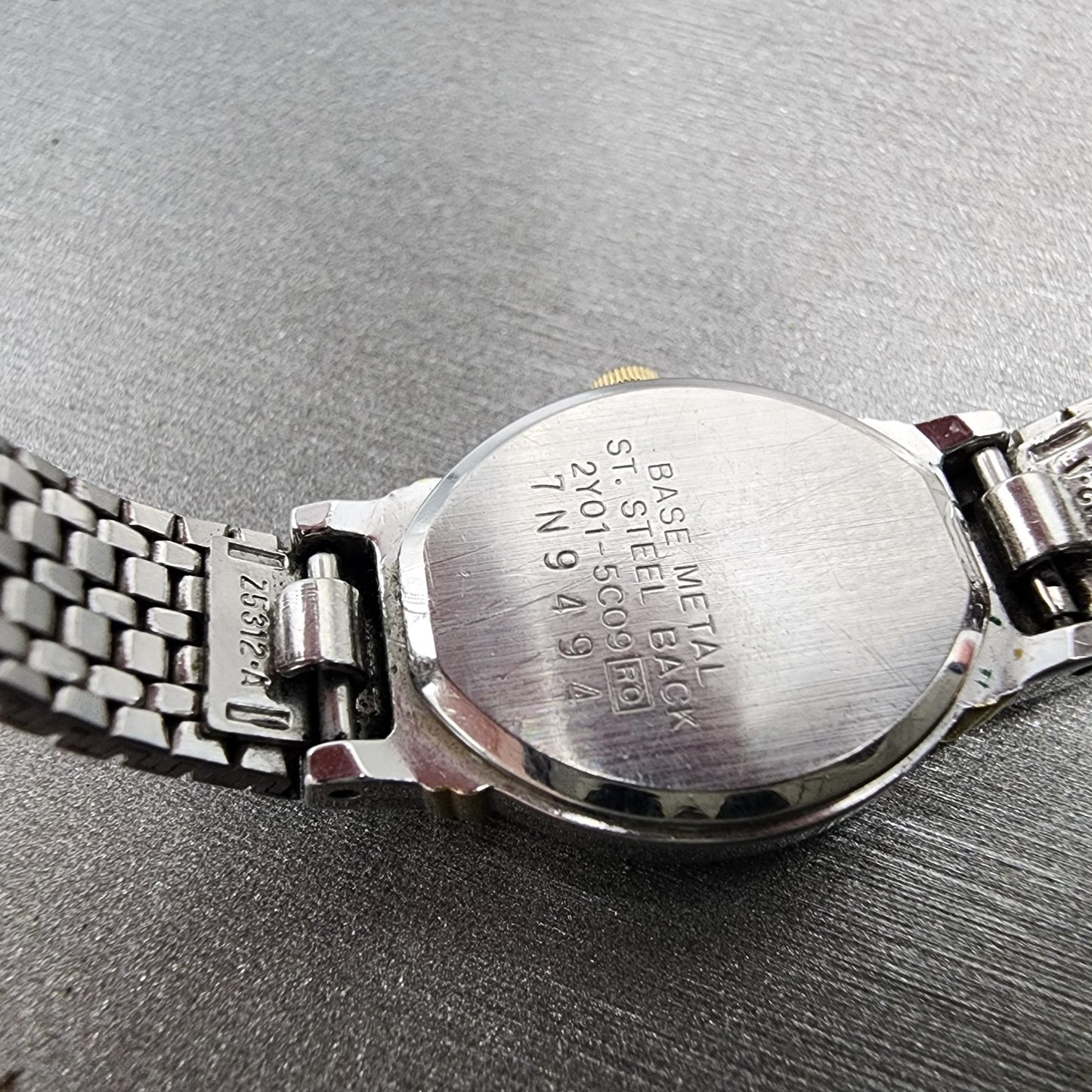 Seiko Watch Women 17mm White Dial Two Tone Oval 2Y015C09 New Battery VTG9
