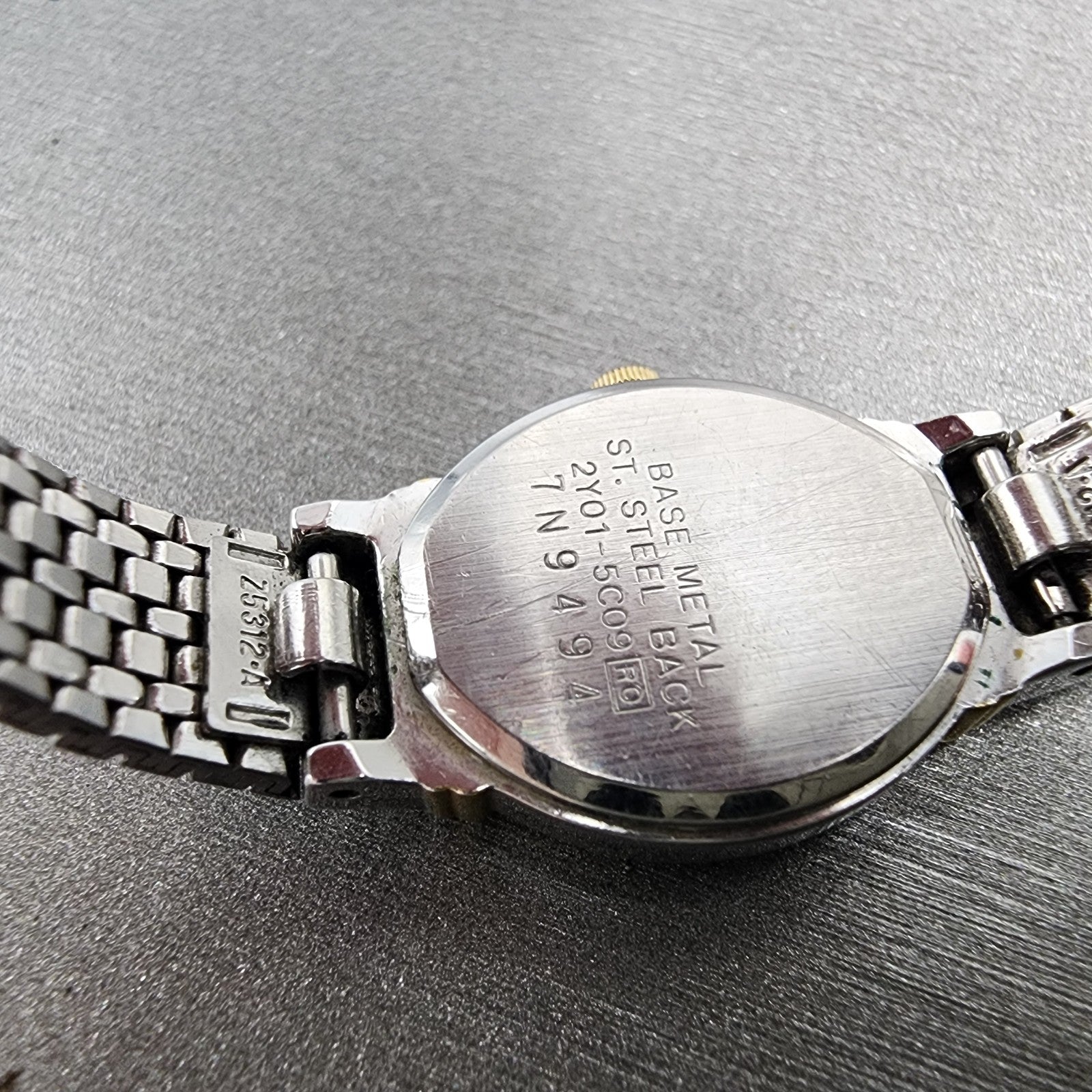 Seiko Watch Women 17mm White Dial Two Tone Oval 2Y015C09 New Battery VTG9