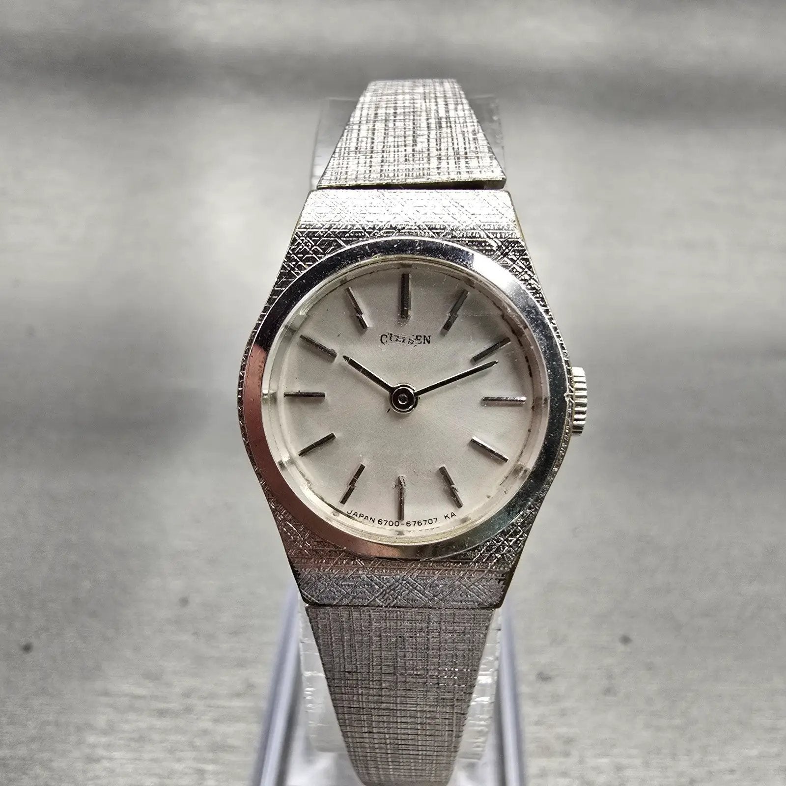 Citizen Watch Women 20mm Silver Dial Silver Tone Oval 4-675452 Manual Wind VTG0